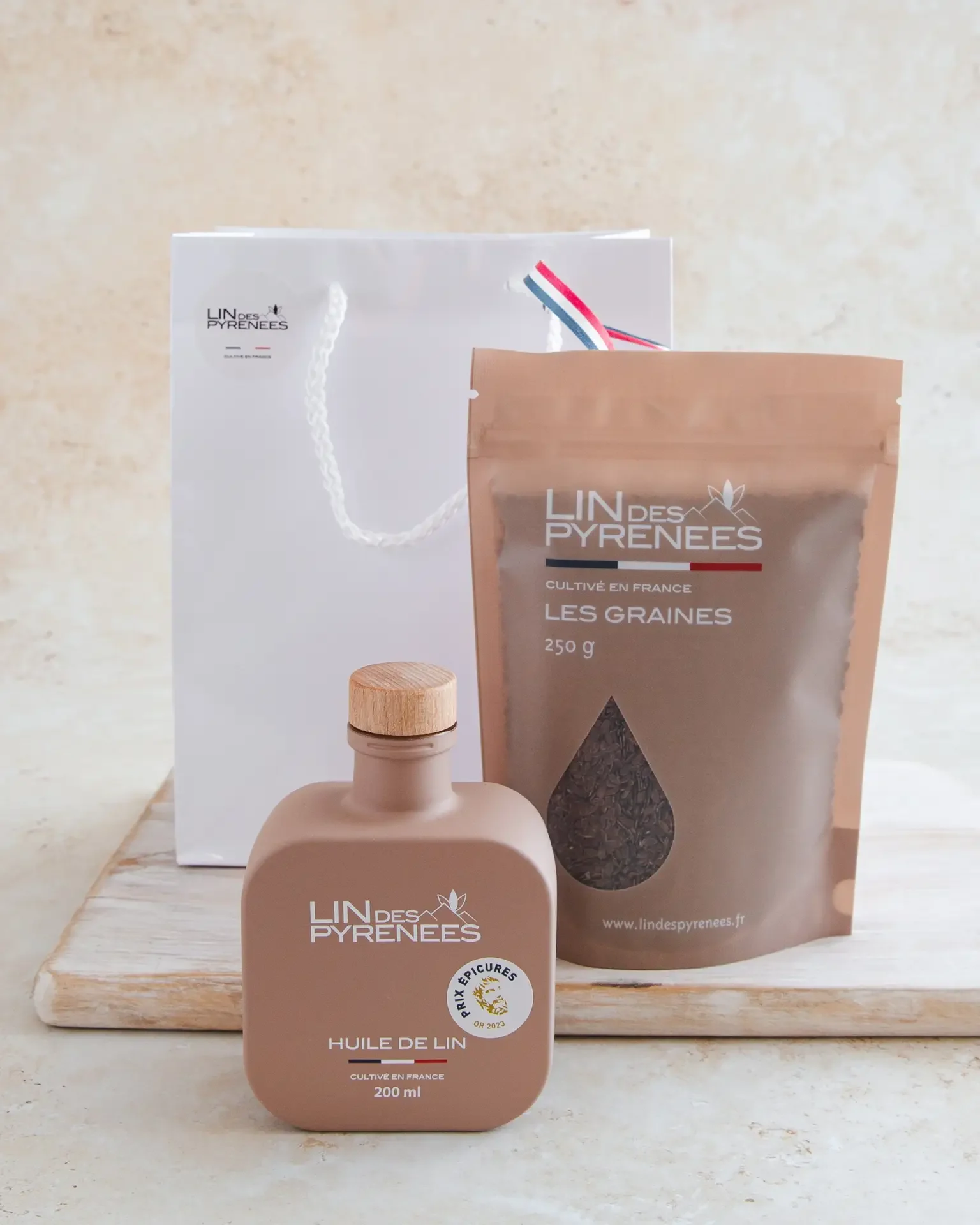 Bouteille d'huile et sachet de graines Lin des Pyrénées