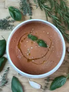 Soupe glacée tomate et ail rôtis, filet d'huile de lin par Florence Oustau — Lin des Pyrénées